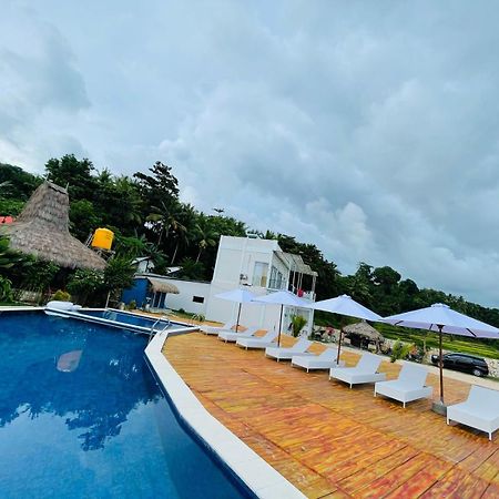 Three Queen Villa And Homestay Waikabubak Buitenkant foto