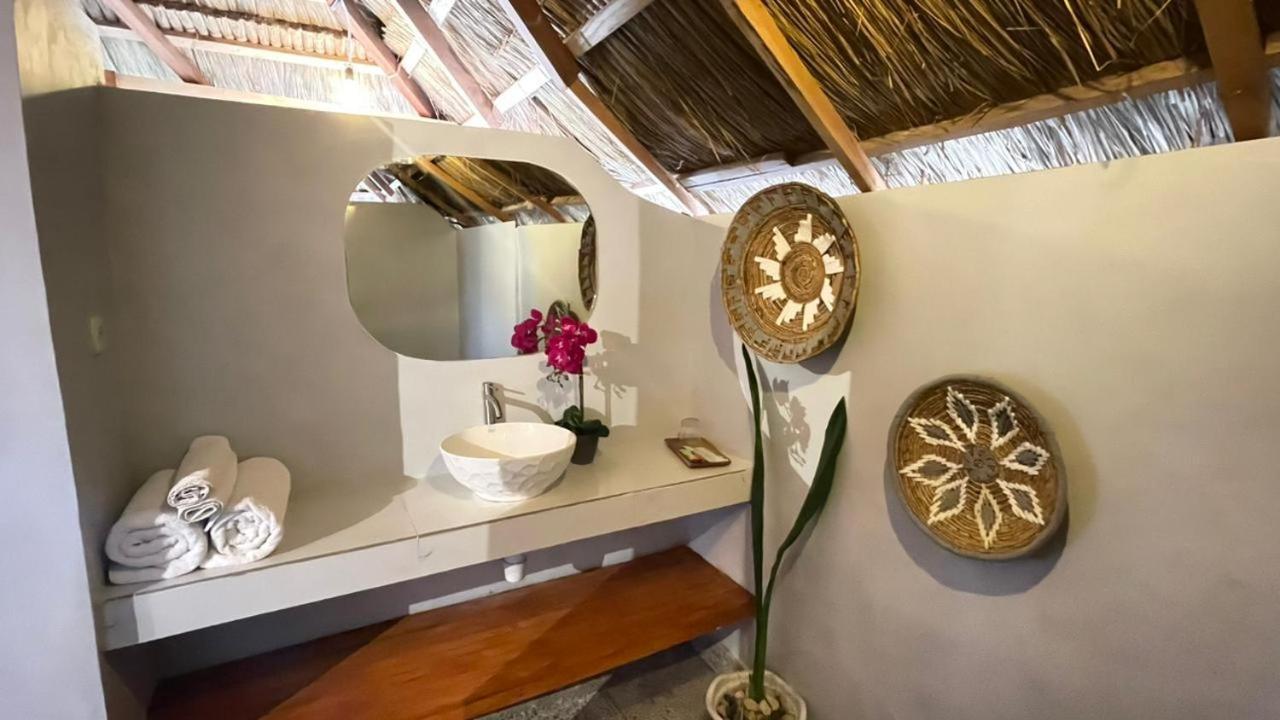 Three Queen Villa And Homestay Waikabubak Buitenkant foto