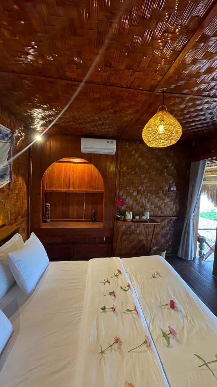 Three Queen Villa And Homestay Waikabubak Buitenkant foto