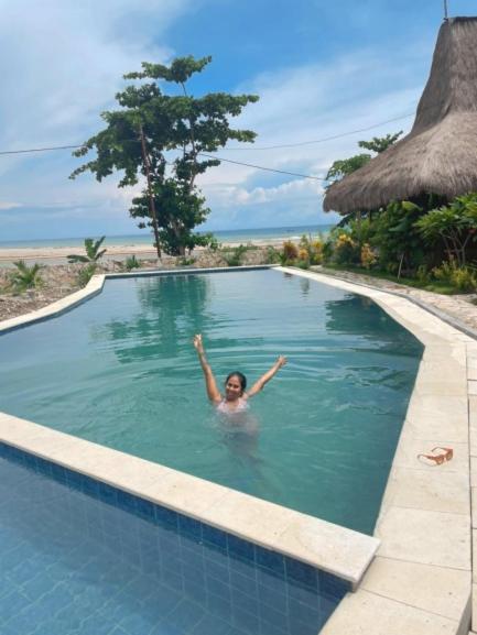 Three Queen Villa And Homestay Waikabubak Buitenkant foto
