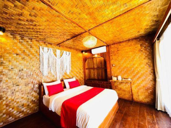 Three Queen Villa And Homestay Waikabubak Buitenkant foto