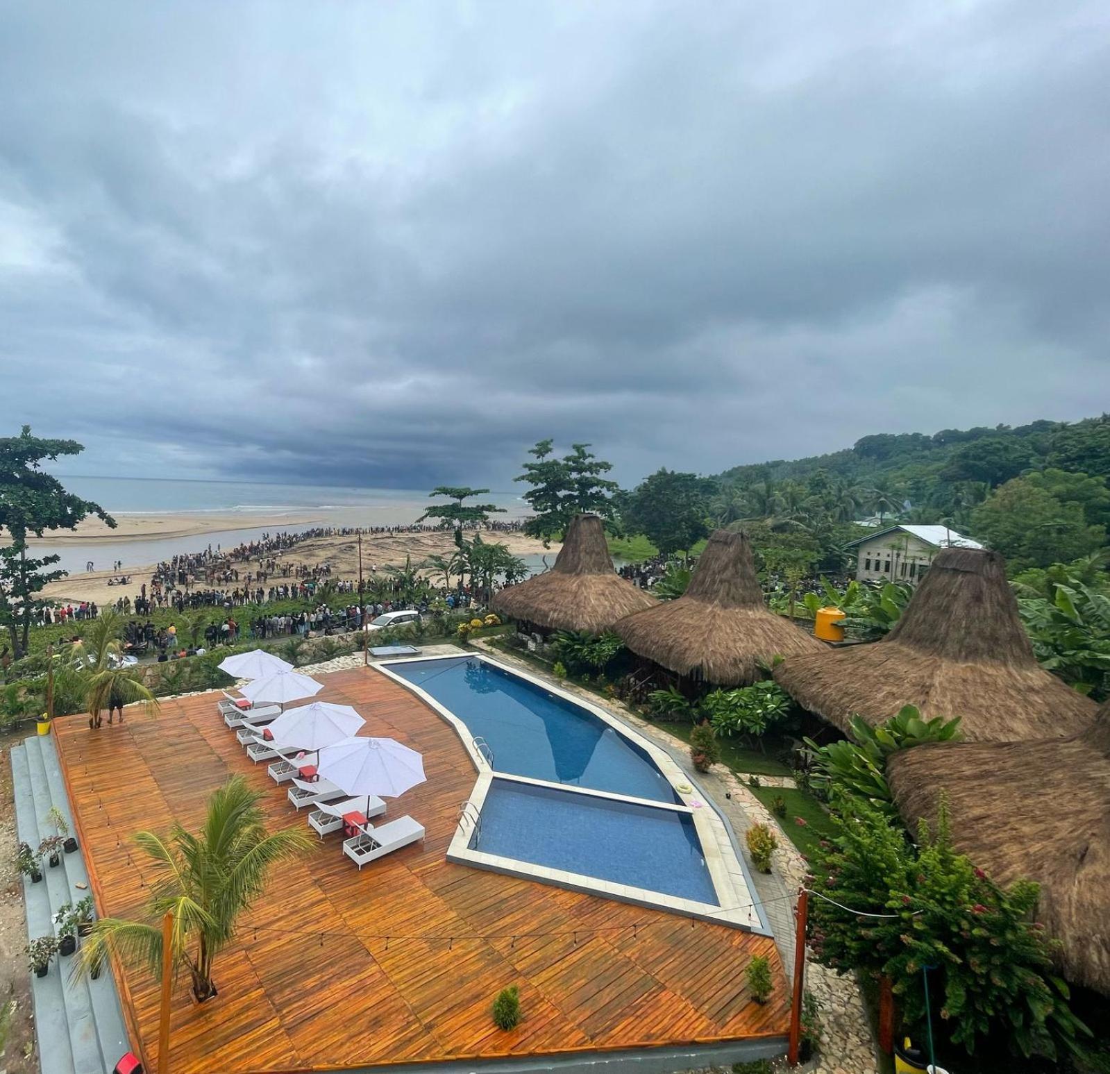 Three Queen Villa And Homestay Waikabubak Buitenkant foto