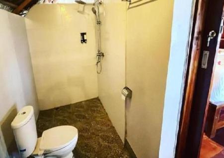 Three Queen Villa And Homestay Waikabubak Buitenkant foto